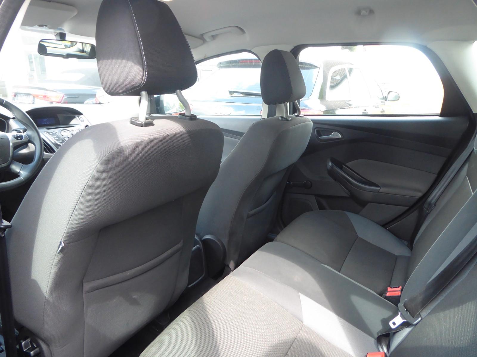 Ford Focus 2011 — photo 14