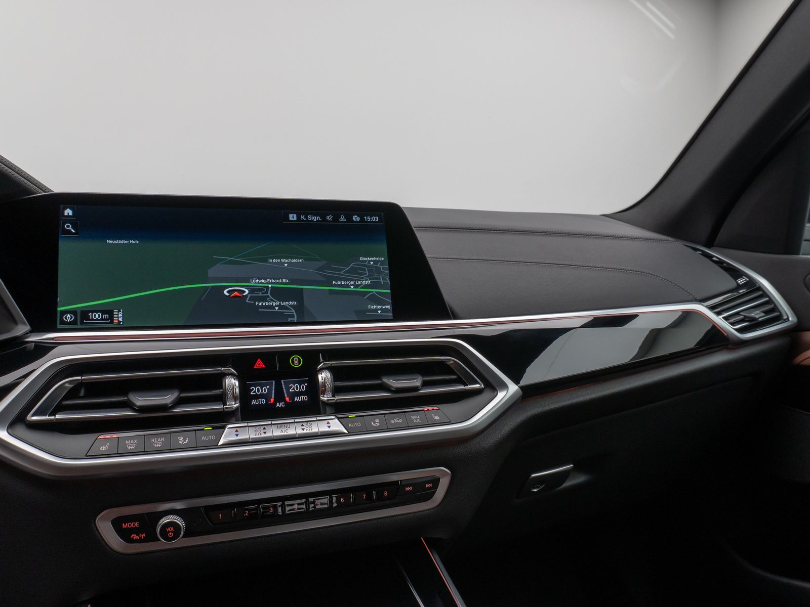 Fahrzeugabbildung BMW X5 xD30d M Sport 360° HUD DAB 4xKlima AHK 22Zoll