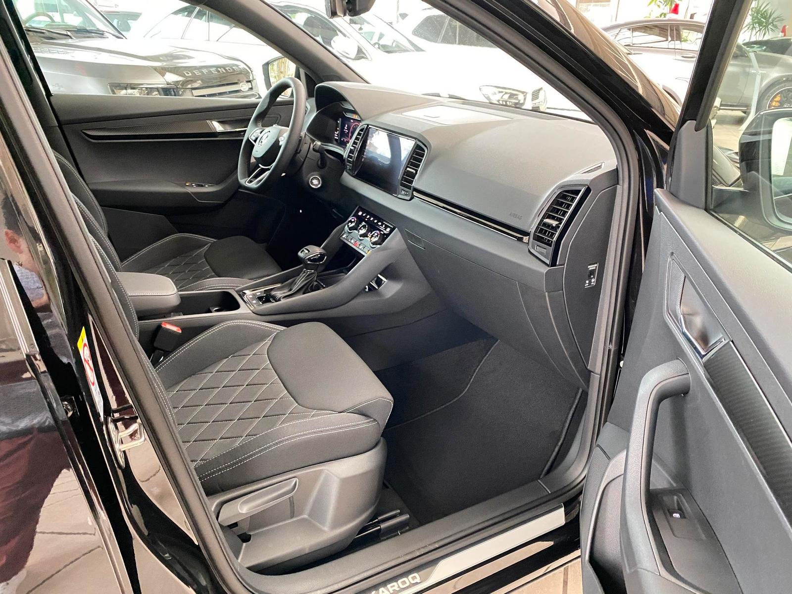 Skoda Karoq Sportline 1,5TSI DSG*AHK*NAVI*ACC*CARPLAY*