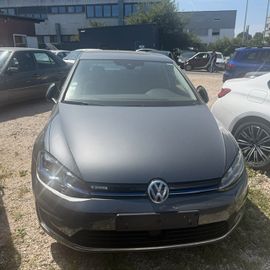 Volkswagen Golf - 2