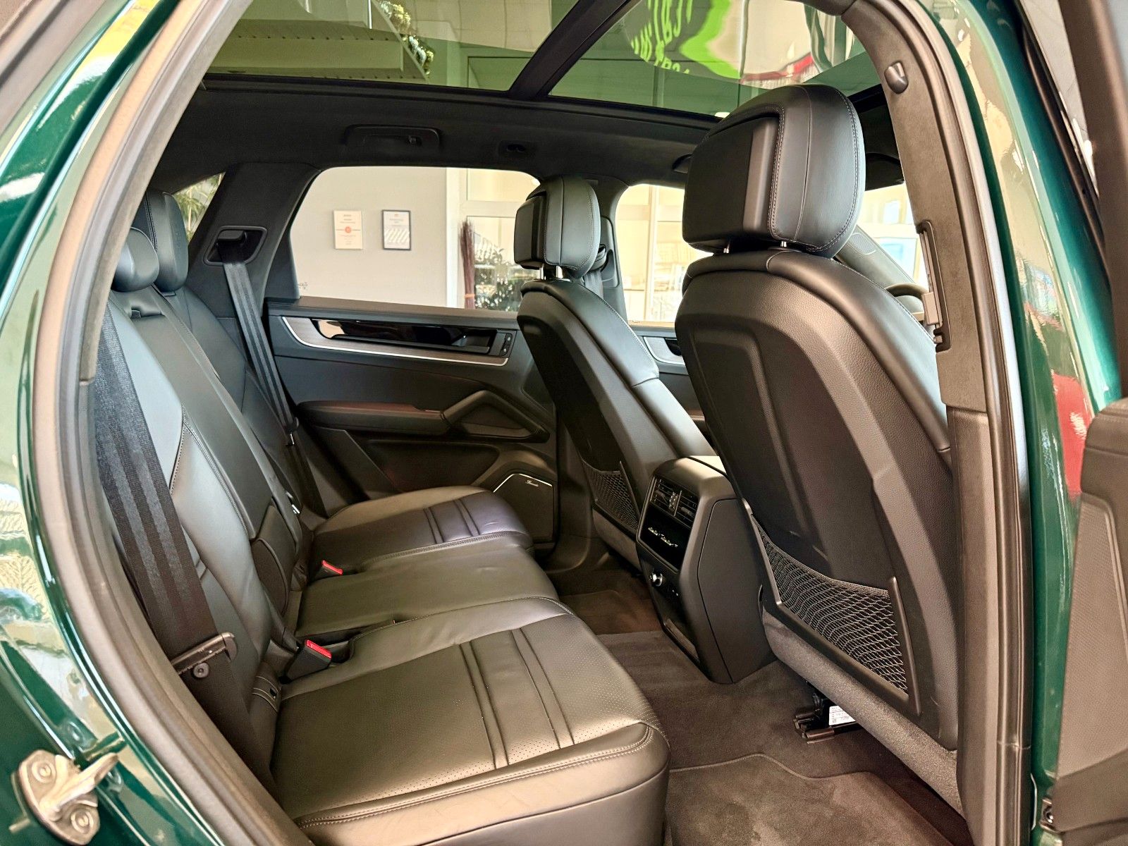 Fahrzeugabbildung Porsche Cayenne Turbo E-Hybrid SportDesign/PCCB/PTS/AHK