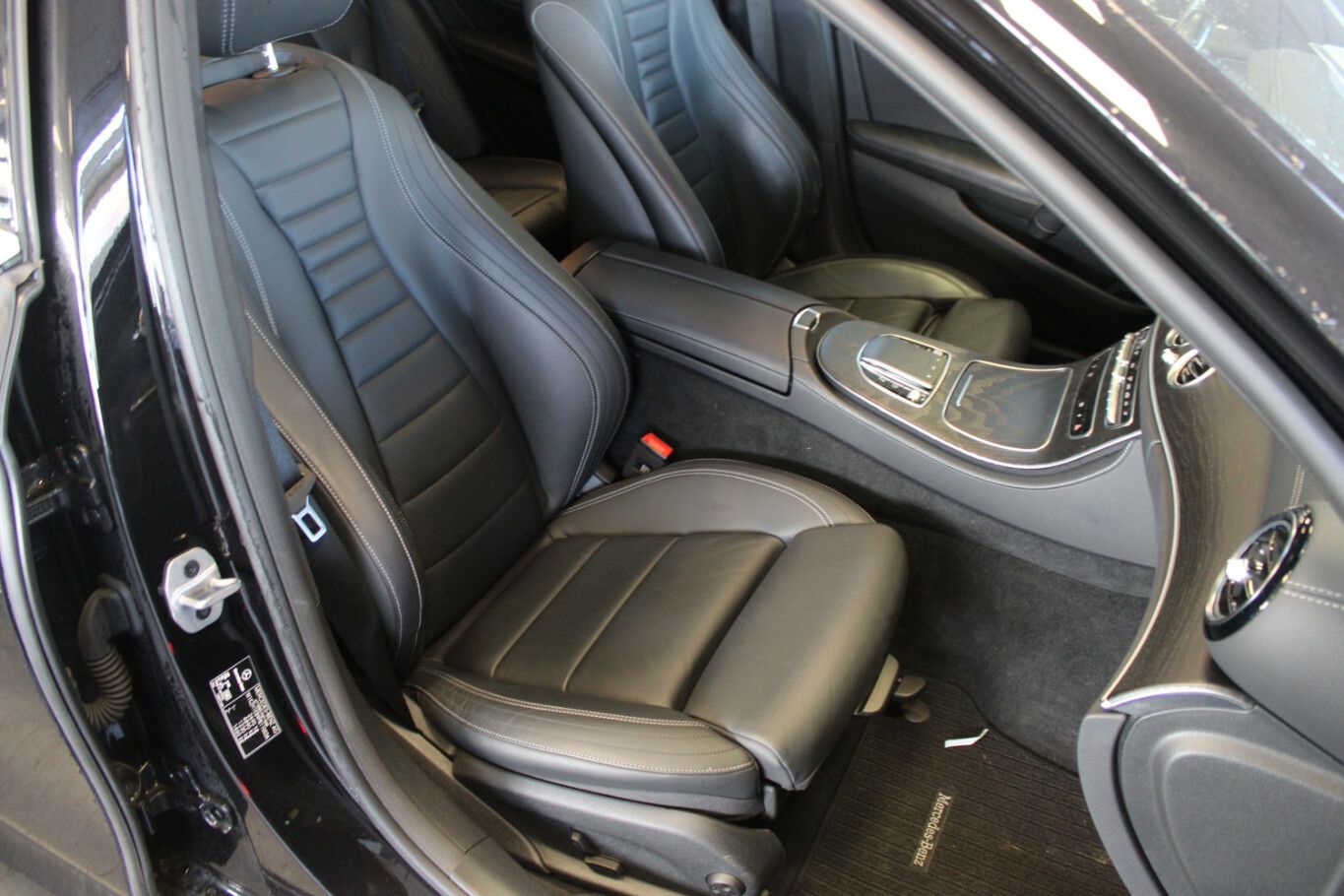 Mercedes-Benz E 300 d 4Matic T 9G-TRONIC AMG Line foto 14