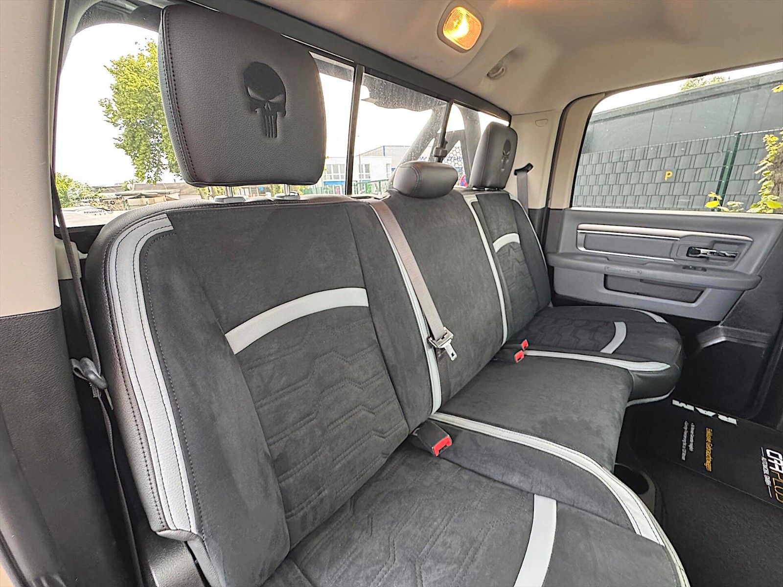 Fahrzeugabbildung Dodge RAM 5.7 V8 HEMI Night PUNISHER 4x4 LONGBED 19%