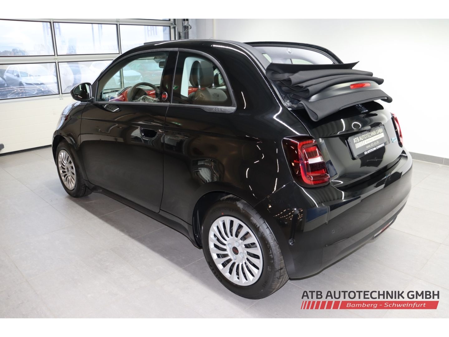 Fahrzeugabbildung Fiat 500e Cabrio 23,8 kWh RED Komfort-Paket Apple Car