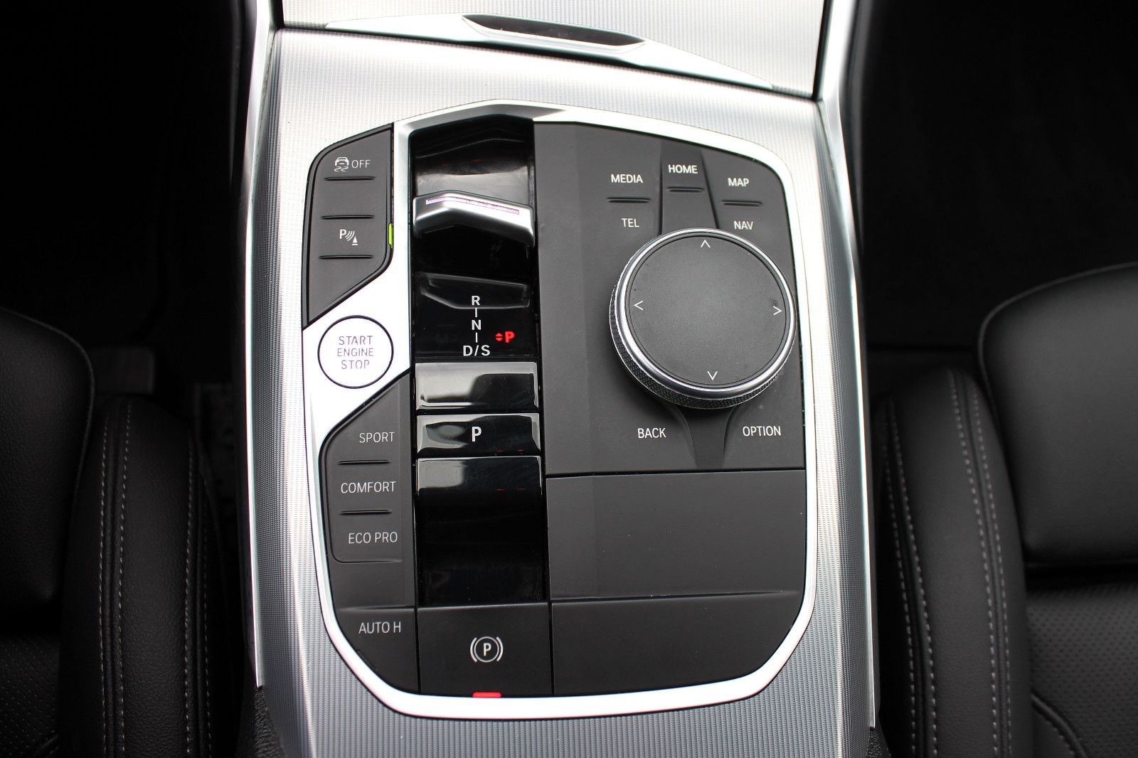 Fahrzeugabbildung BMW 318d Touring Steptr. LED ACC KAM AHK NAV CarPlay