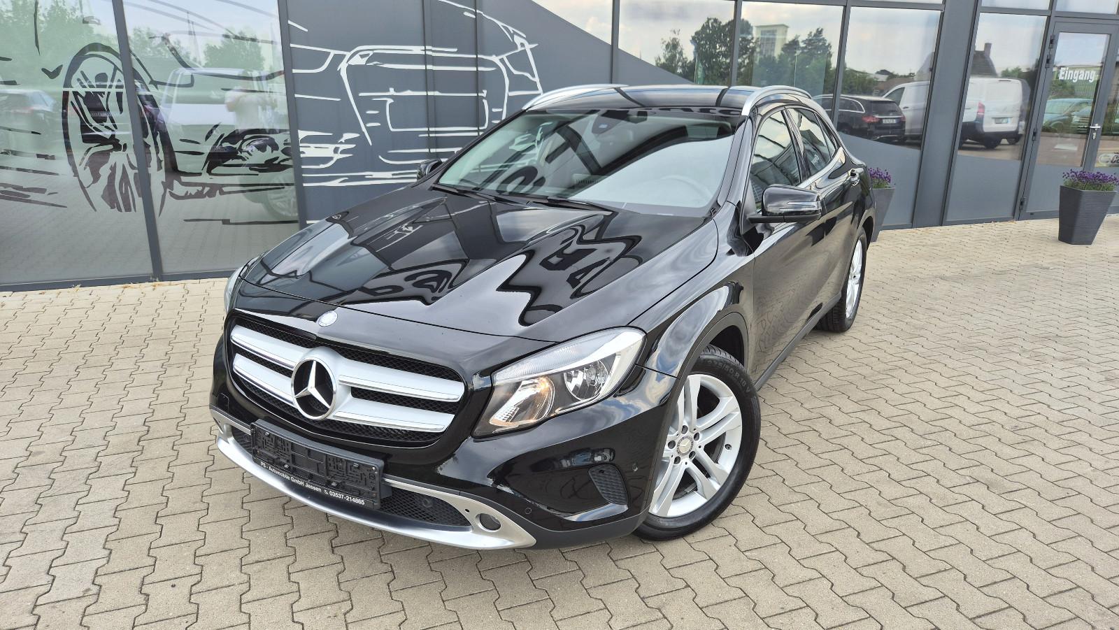 Mercedes-Benz GLA 220 CDI / d 4Mati*Navi*Teilleder*AHK