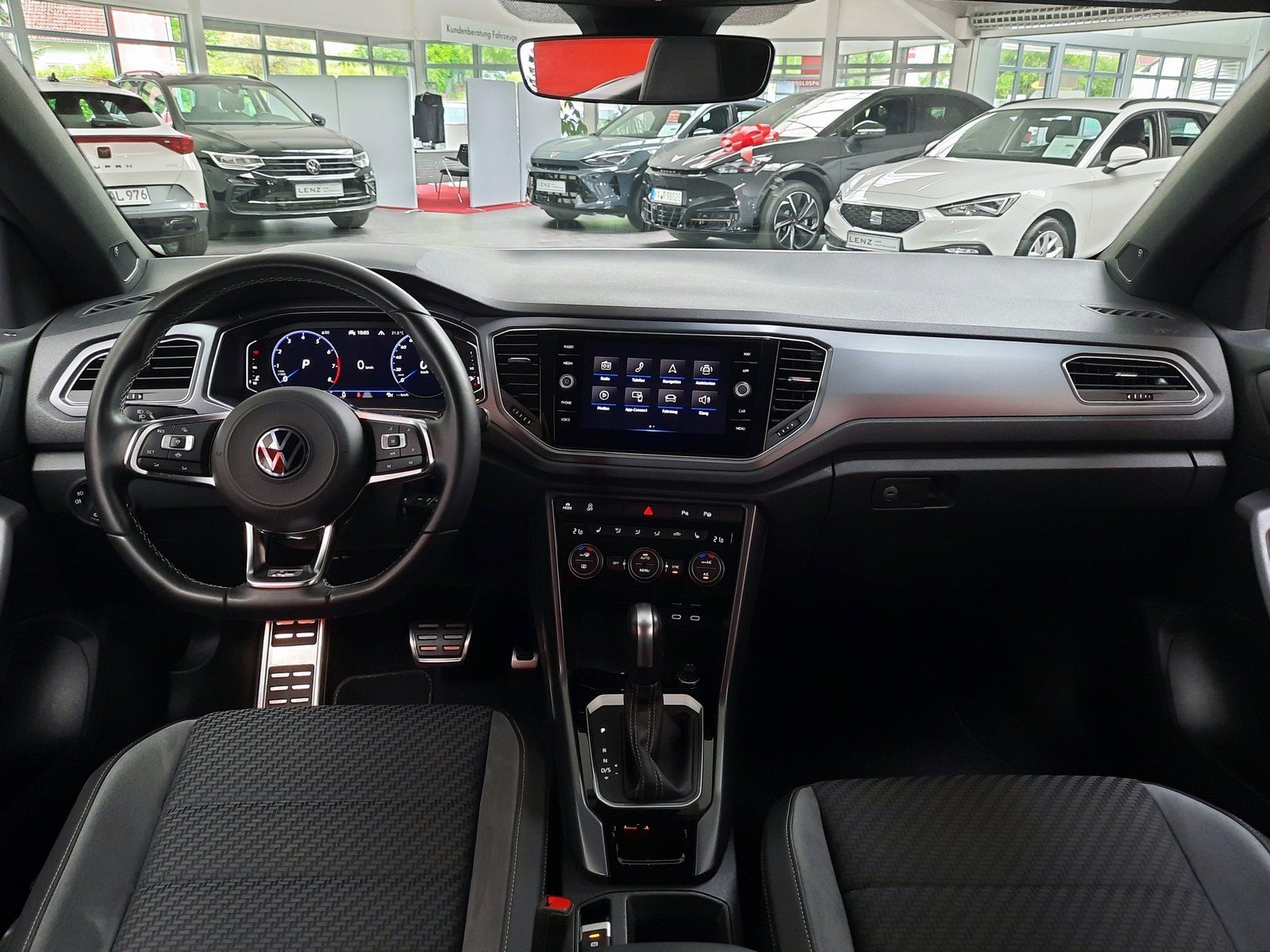 Fahrzeugabbildung Volkswagen T-Roc Cabrio R-Line Black&Style DSG*AHK*Navi*Cam