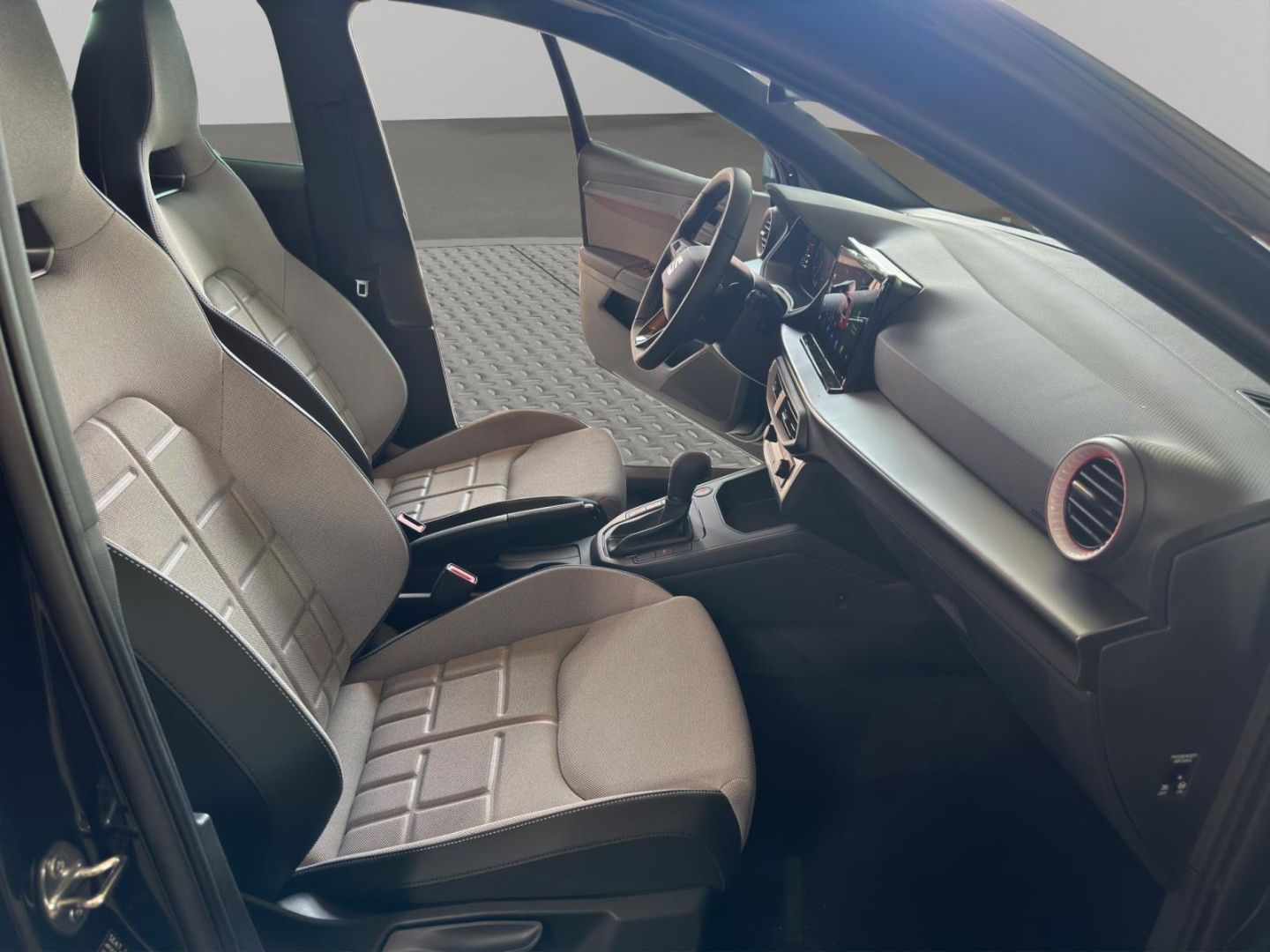 Fahrzeugabbildung SEAT Ibiza 1.0 TSI 85 kW FR Navi Dig. Cockpit LED ACC