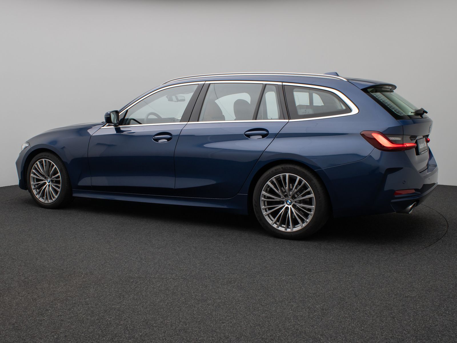 Fahrzeugabbildung BMW 320d Individual DAB HiFi Leder AHK Alarm Sport