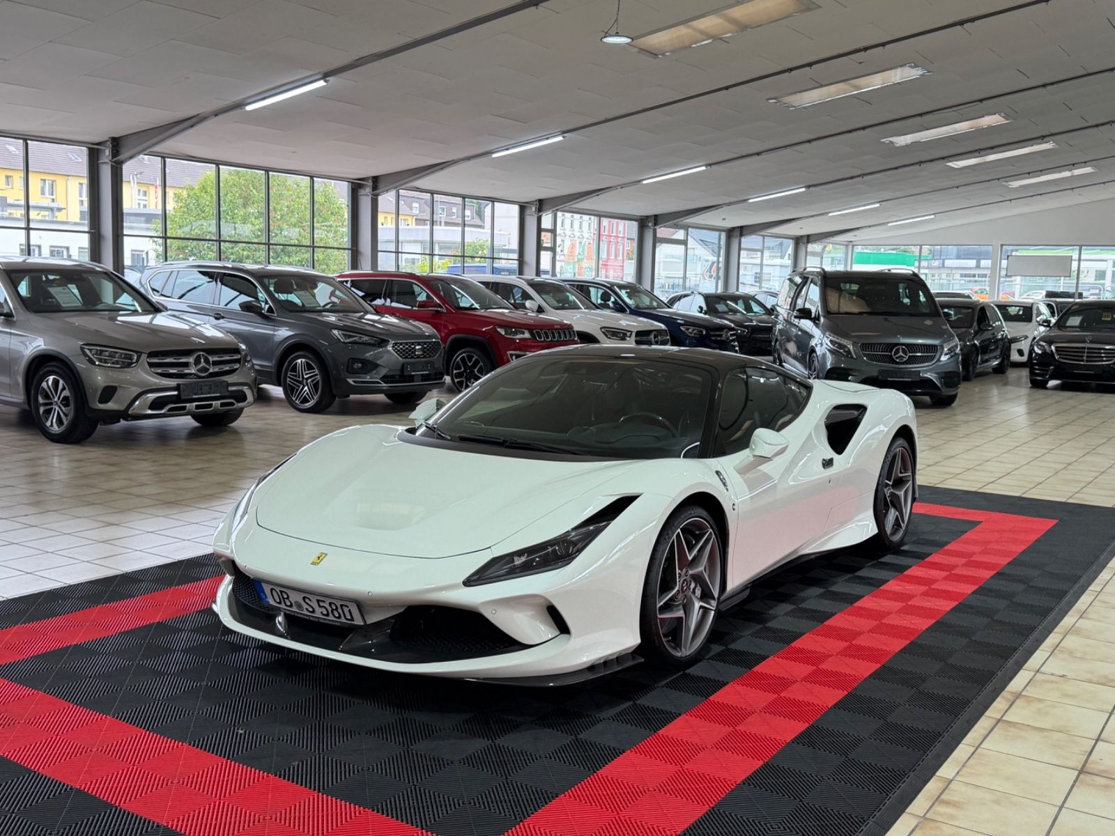FERRARI F8