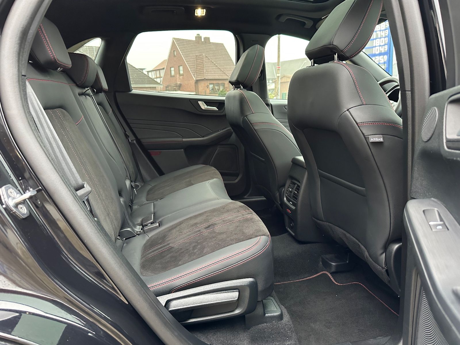 Fahrzeugabbildung Ford Kuga 1.5 EB ST Line X Pano/Matrix/HUD/B&O