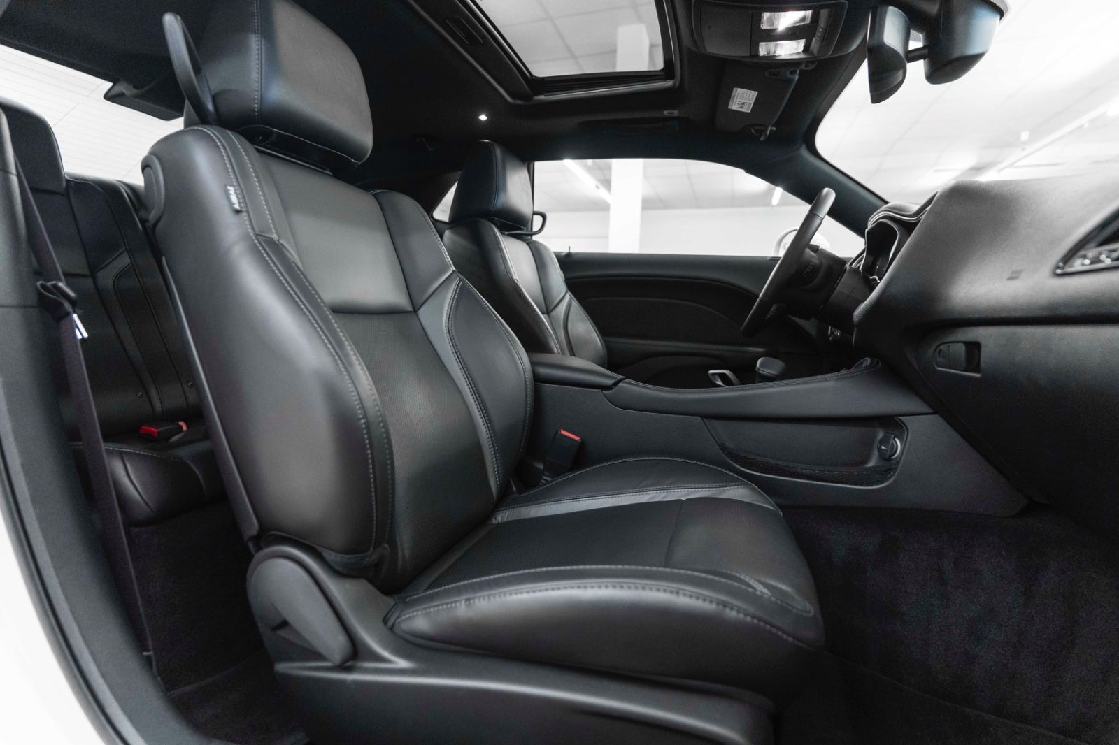 Fahrzeugabbildung Dodge Challenger 3,6L SXT ALPINE KAM CARPLAY M+S