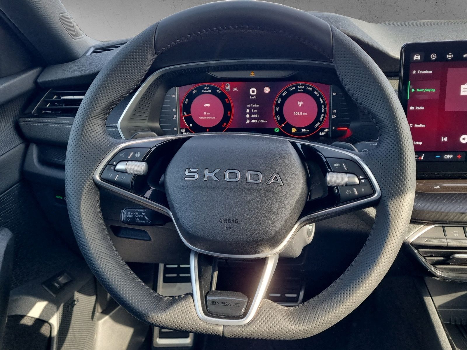 Fahrzeugabbildung SKODA Octavia Combi Sportline TDI Pano AHK Licht+