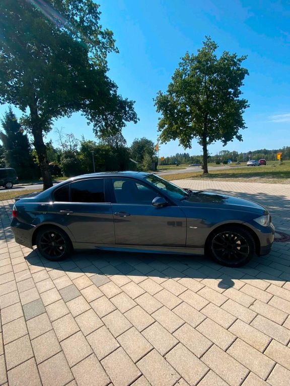 Image of BMW 320