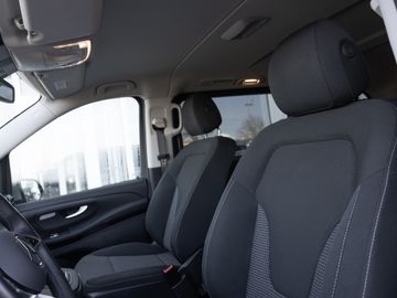 Mercedes V 220 - 6