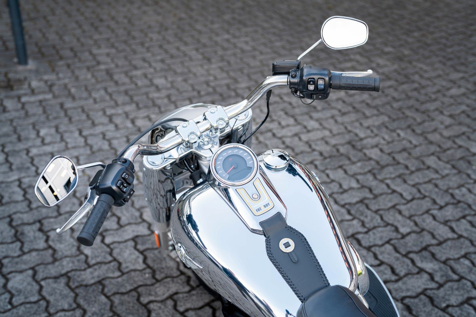 Fahrzeugabbildung Harley-Davidson FLSTFI Fat Boy Gray Ghost - Neuwertig -