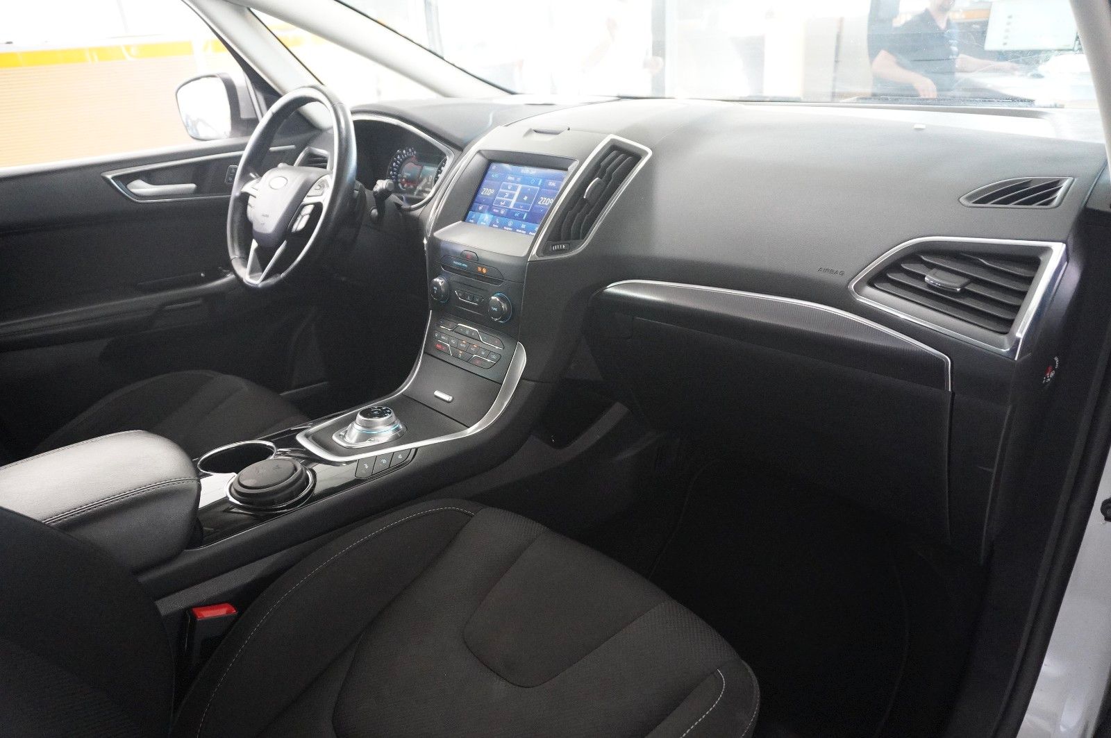 Fahrzeugabbildung Ford S-Max 2.0D TITANIUM NAVI/SHZ/KAMERA/SPORT/AHK