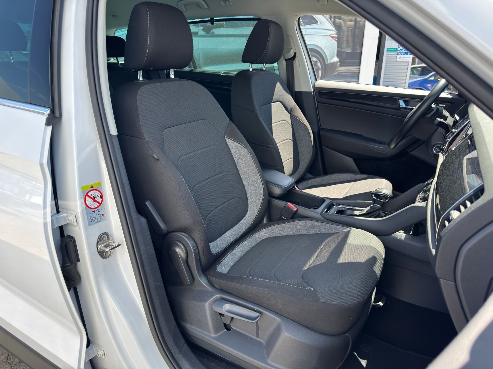 Fahrzeugabbildung SKODA Kodiaq 2.0 TSI Drive 125 4x4*360°Cam*AHK*SideAss