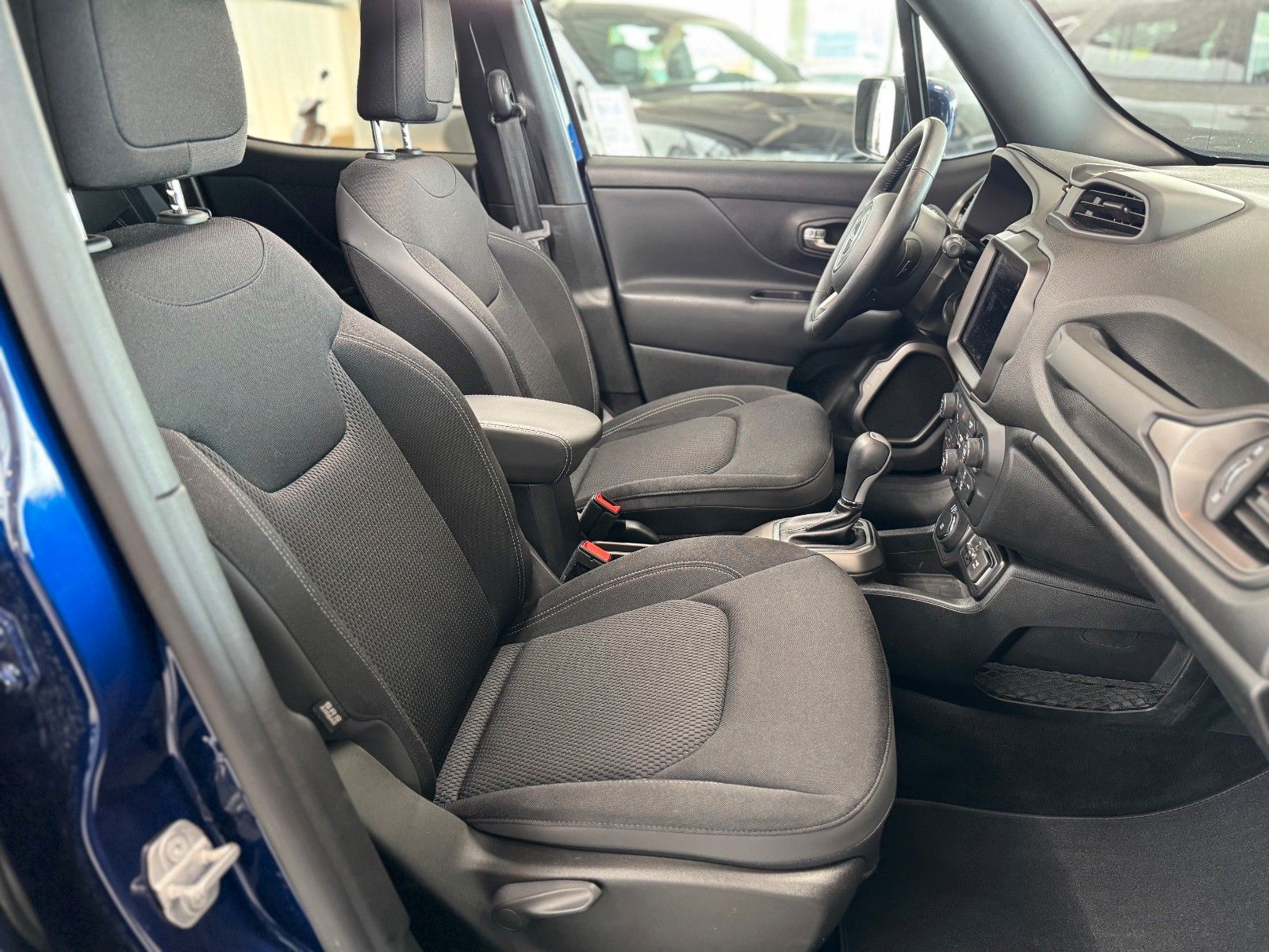Fahrzeugabbildung Jeep Renegade Limited S 4WD Technologie-Paket