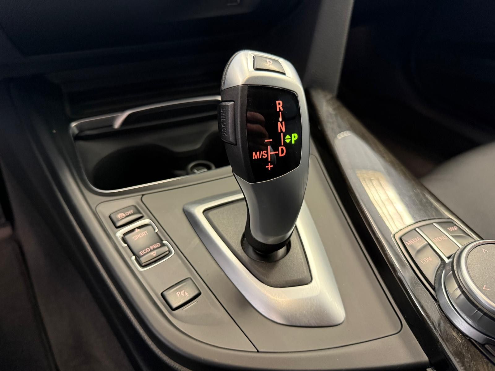 Fahrzeugabbildung BMW 320 d Luxury Line Purity / AHK / LED /PDC