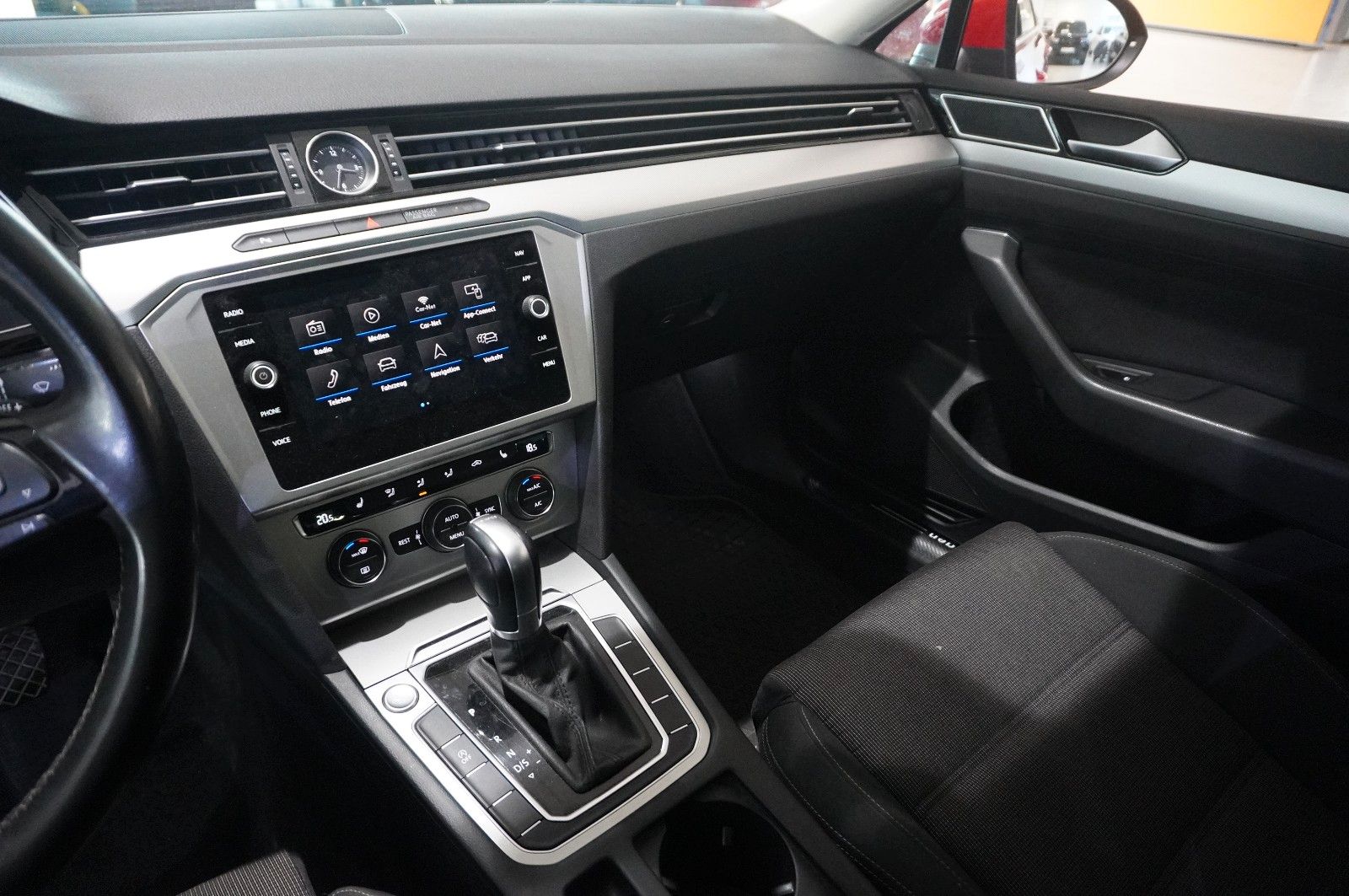 Fahrzeugabbildung Volkswagen Passat Vari. 2.0D COMFORTL. NAVI/LED/SPORT/AHK