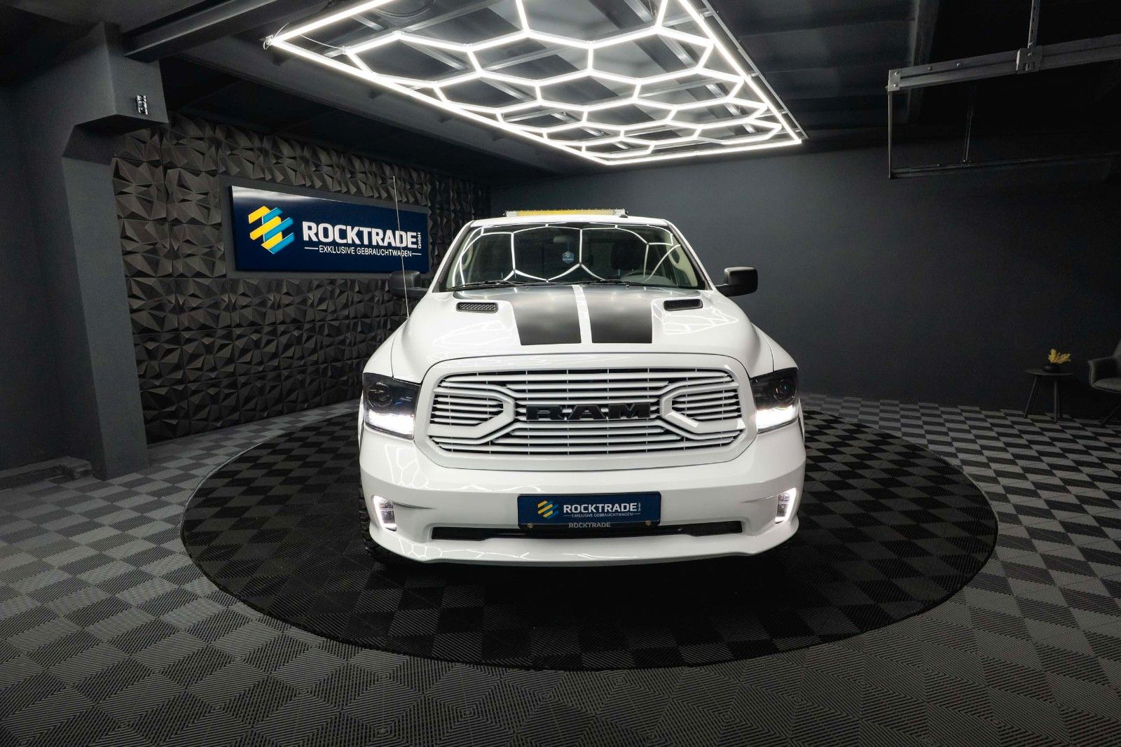 Fahrzeugabbildung Dodge RAM 5.7 V8 HEMI 4x4 SingleCab MAXI LONGBED *LED*
