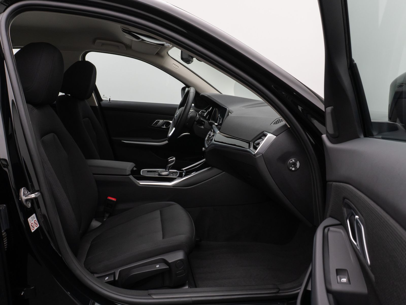 Fahrzeugabbildung BMW 320e Kamera DAB HiFi Lenkradheizung Alarm Parkas