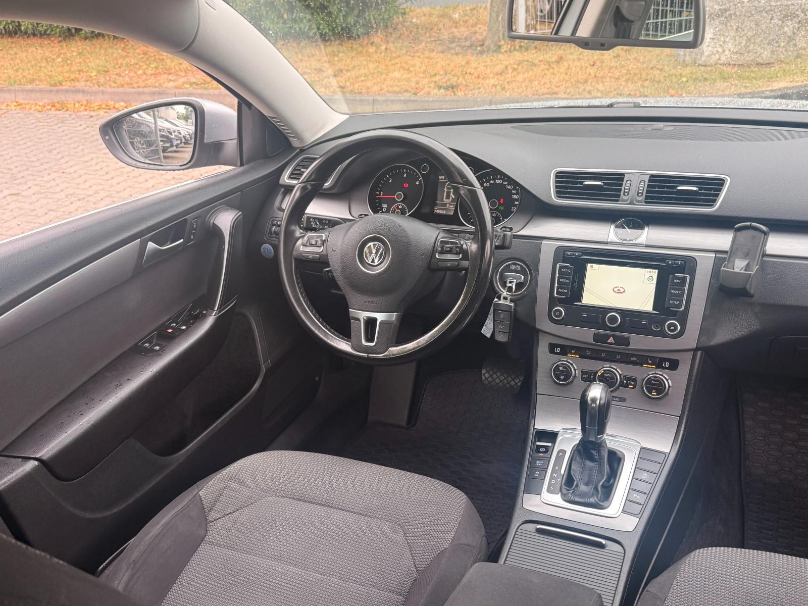 Volkswagen Passat 2012 — photo 35