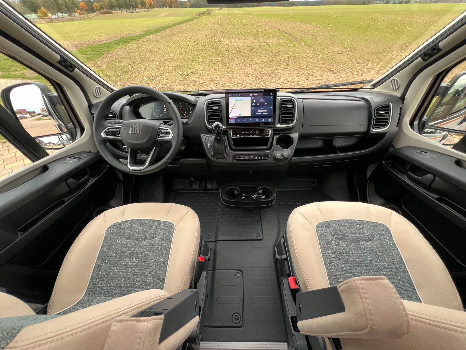 Fahrzeugabbildung Malibu Van first class - two rooms GT skyview 640 LE RB