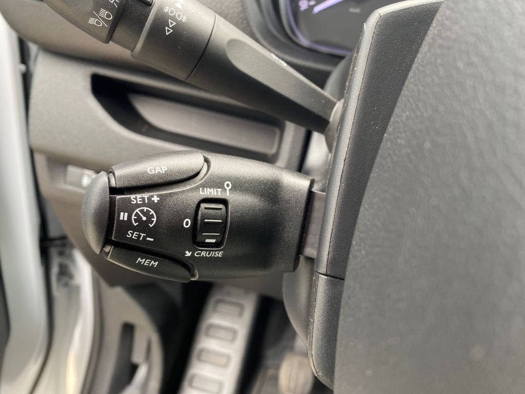Fahrzeugabbildung Citroën Jumpy 1.5 BlueHDi 120 M *3 Sitze*Navi*Kamera*