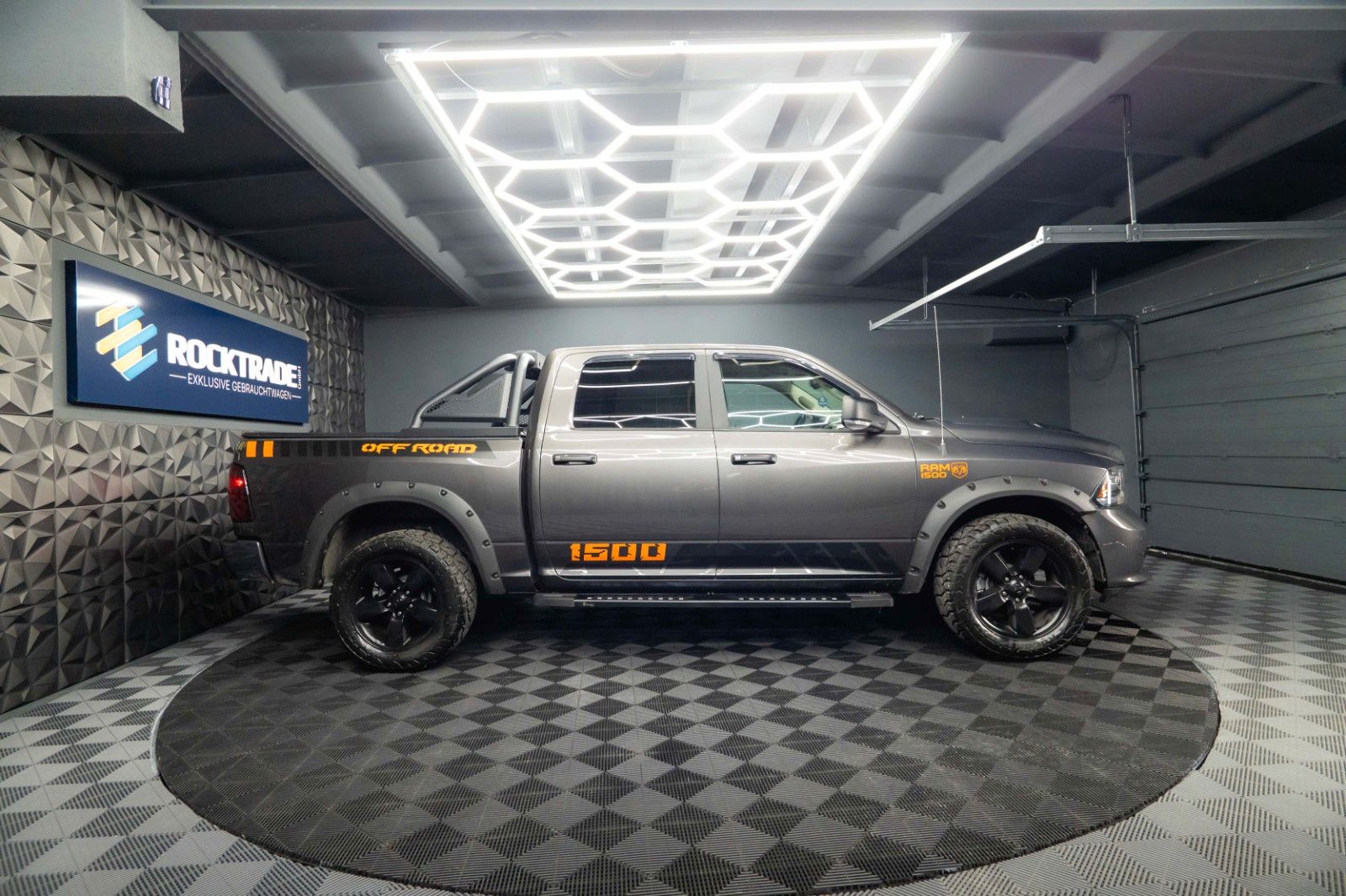 Fahrzeugabbildung Dodge RAM 5.7 V8 HEMI 4x4 OFFROAD Night-Paket *LED*