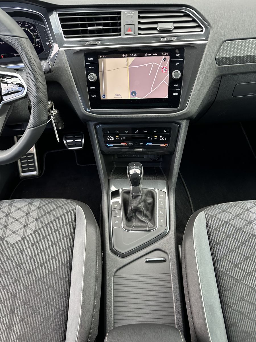 Fahrzeugabbildung Volkswagen Tiguan 1.4 TSI eHybrid R-Line NAV+MATRIX+360°+PP