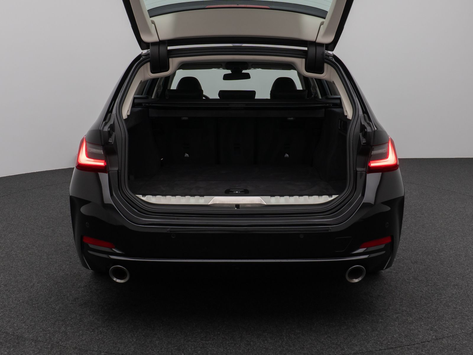 Fahrzeugabbildung BMW 330e DAB CockPit+ PDC Geschwindigkeitsreg Sport