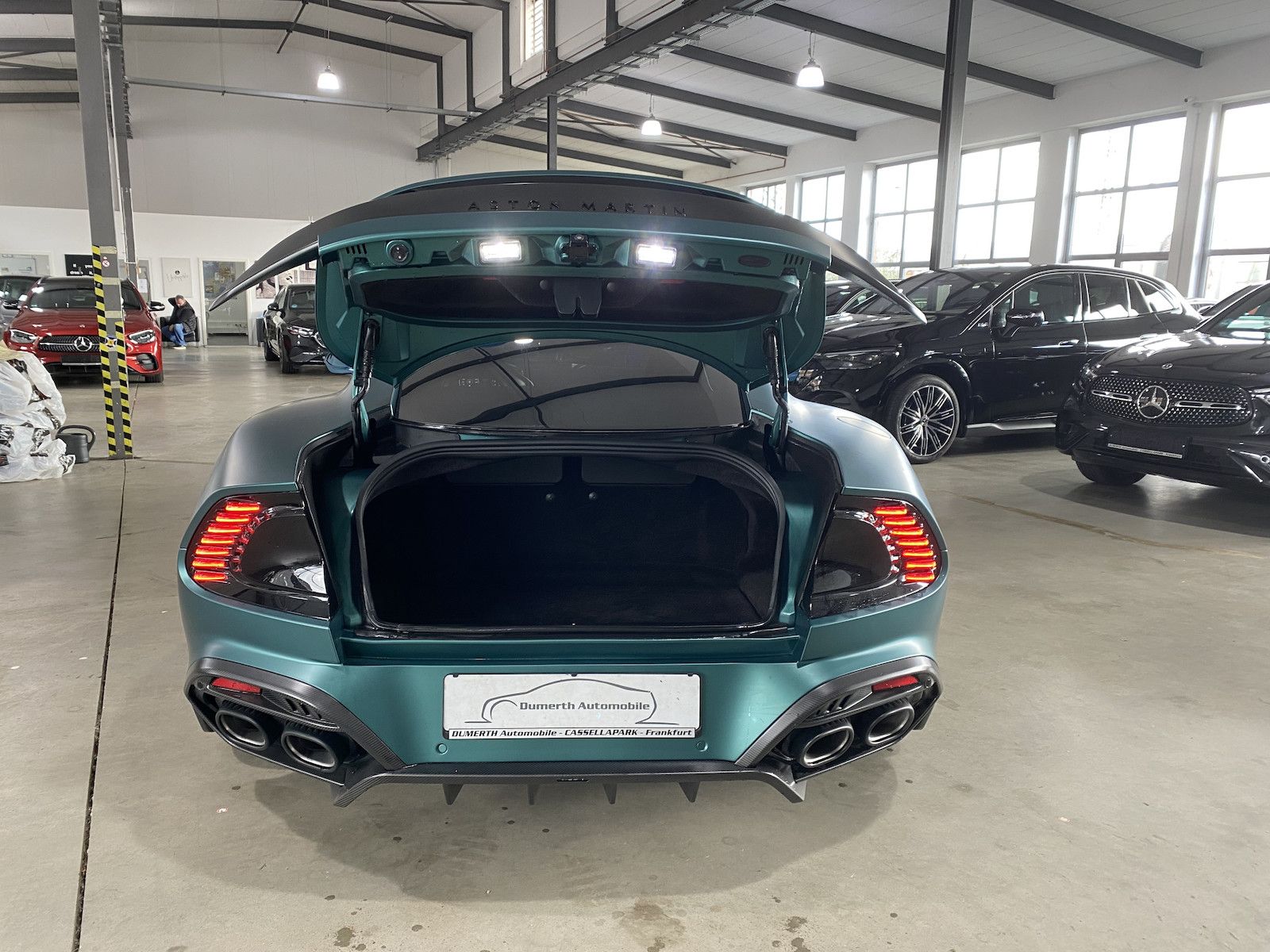 Fahrzeugabbildung Aston Martin Vanquish Q Satin/Carbon/Exhaust-Titan/UPE 50500,