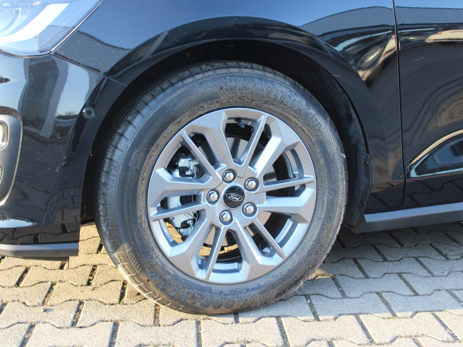 Fahrzeugabbildung Ford Focus Titanium 1,0 EcoBoost MildHybrid