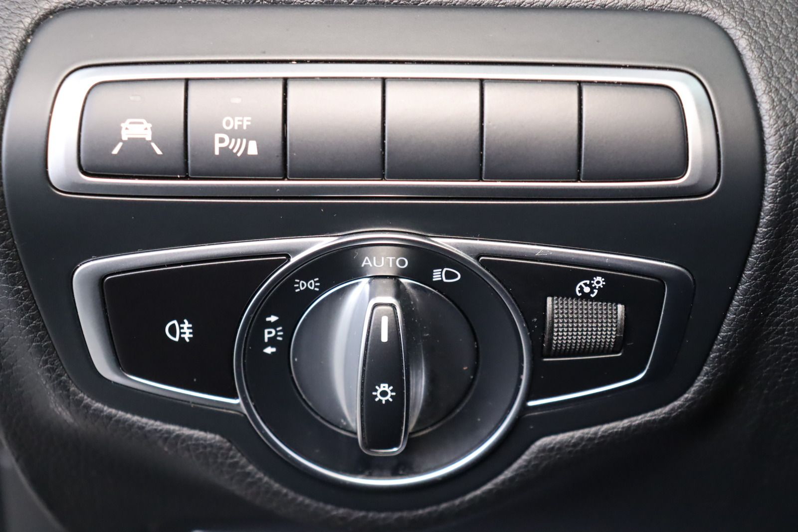 Fahrzeugabbildung Mercedes-Benz C 43 AMG 4Matic * Pano * LED * Parkassist.
