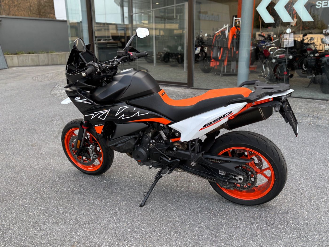 Fahrzeugabbildung KTM 890 SMT Modell 2023