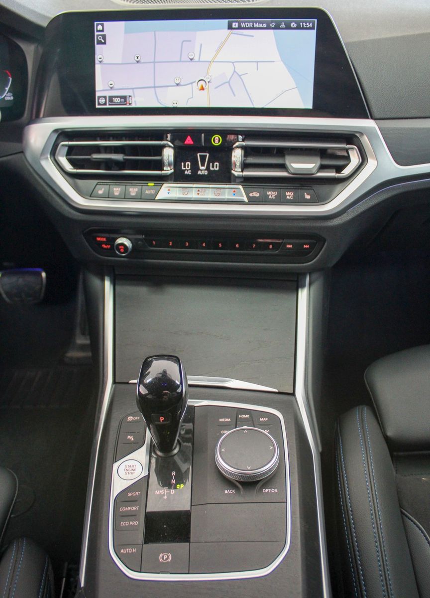 BMW 320d Touring xDrive M Sport Automatik AHK 1.Hand foto 11