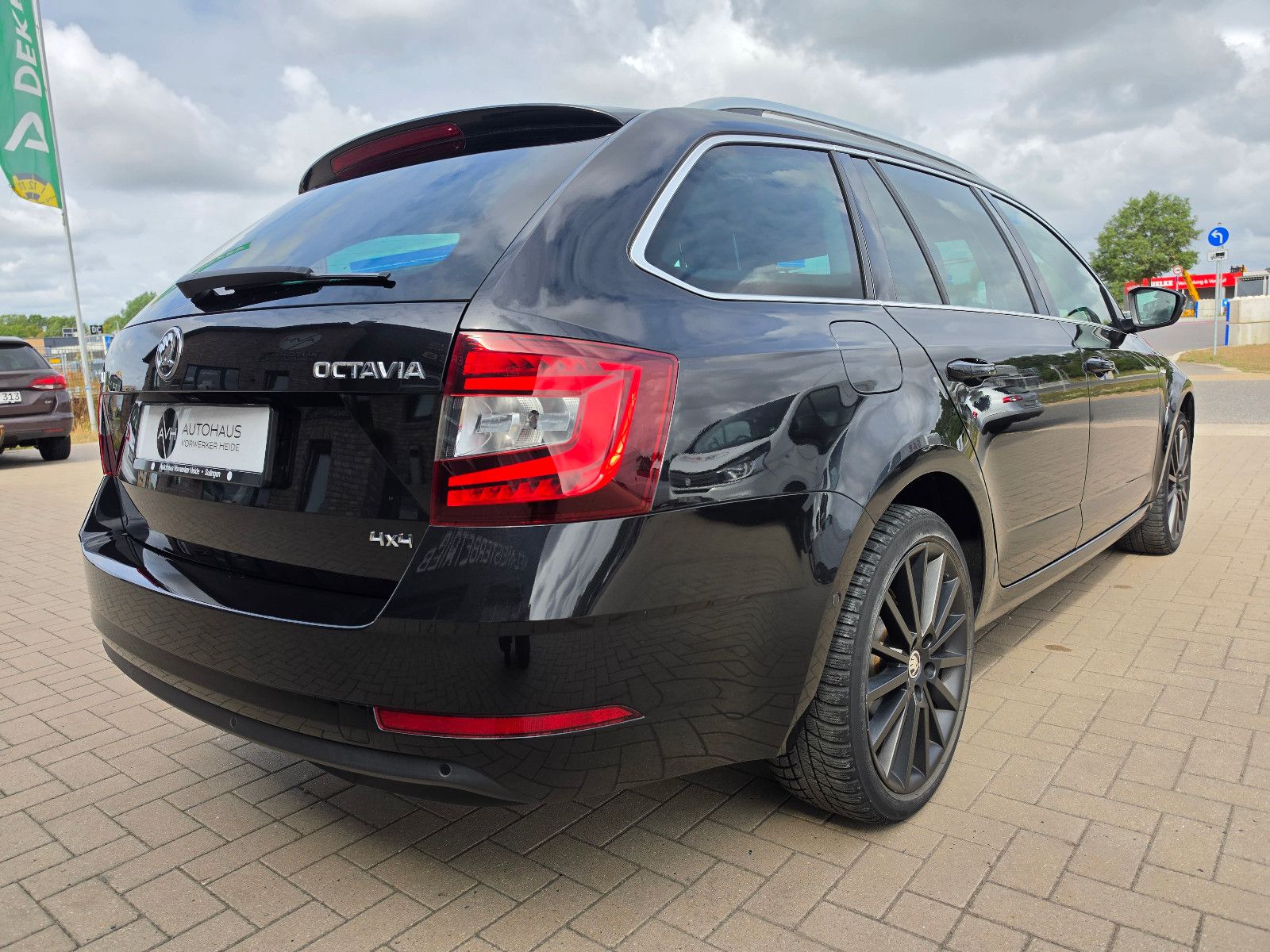 Skoda Octavia 2.0 L&K 4x4 TÜV Neu/Scheckh./LED/Pano. foto 12