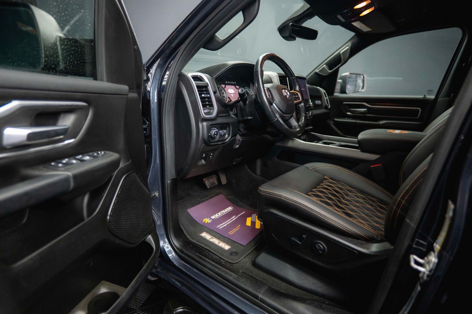 Fahrzeugabbildung Dodge RAM 5.7 V8 HEMI 4x4 OFFROAD Night HarleyDavidson