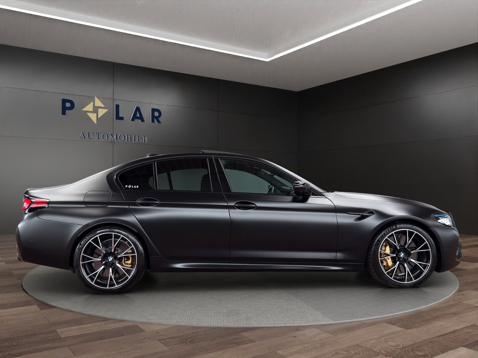 Fahrzeugabbildung BMW M5 Comp.*MotorNeu(12tkm)*M-Driver*Fond-TV*Voll