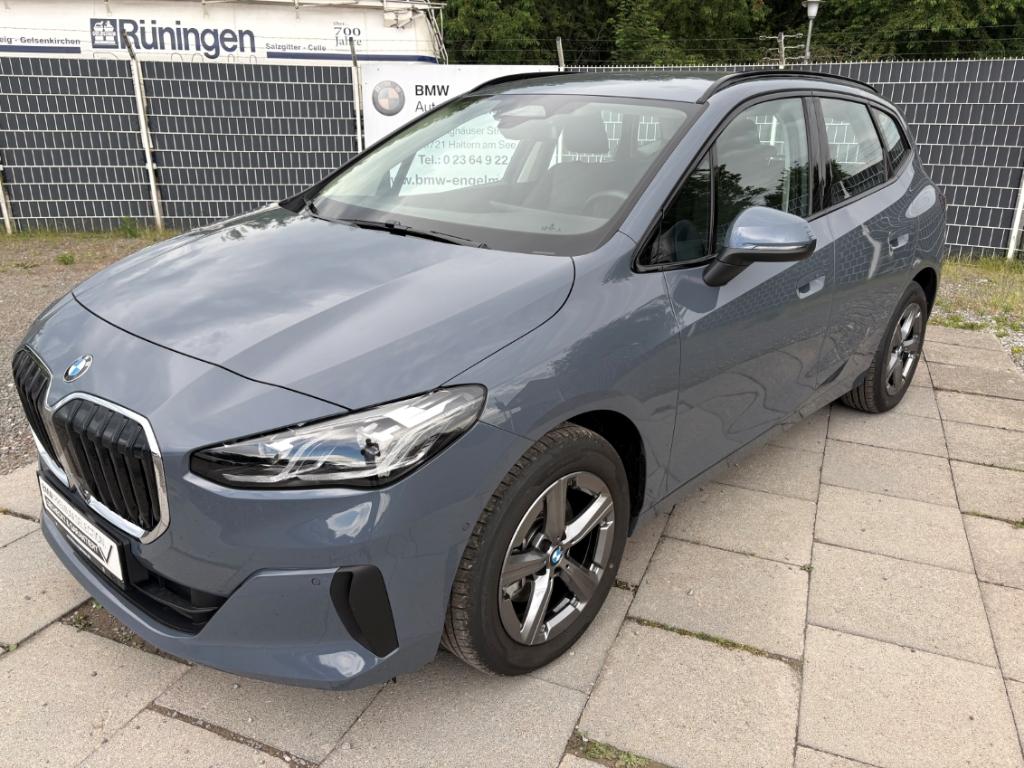 BMW 220 Active Tourer i Park-Assistent AHK-klappbar!