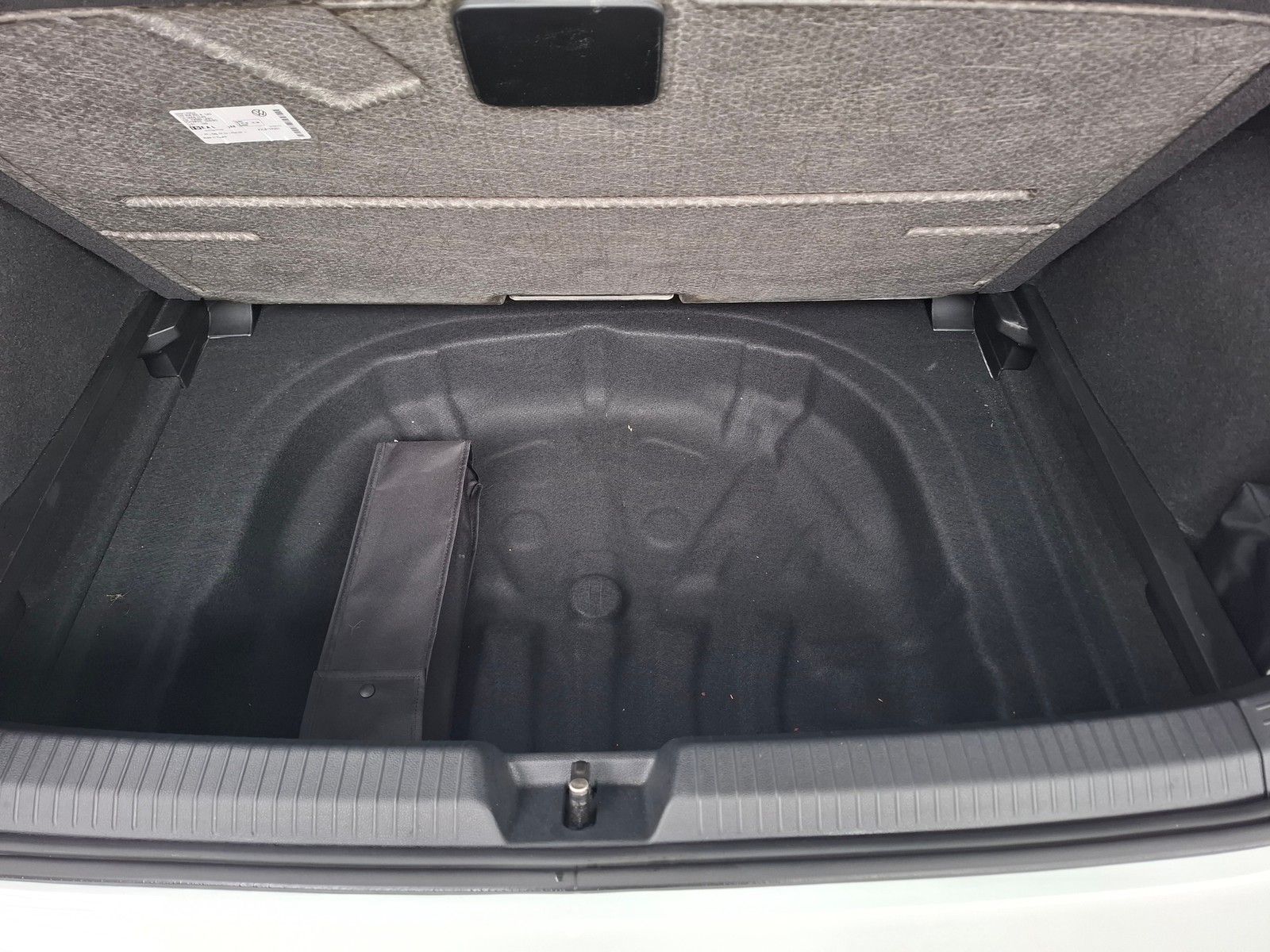 Fahrzeugabbildung Volkswagen Golf VIII Lim Style 1.5 TSI +ACC +LED+AppConnect