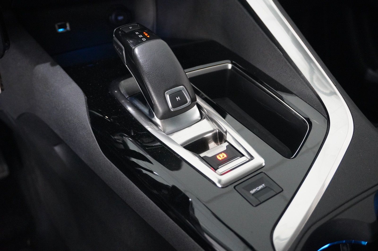 Fahrzeugabbildung Peugeot 5008 1.5D ALLURE NAVI/LED/KAMERA/VIRT/SH/DAB/AHK