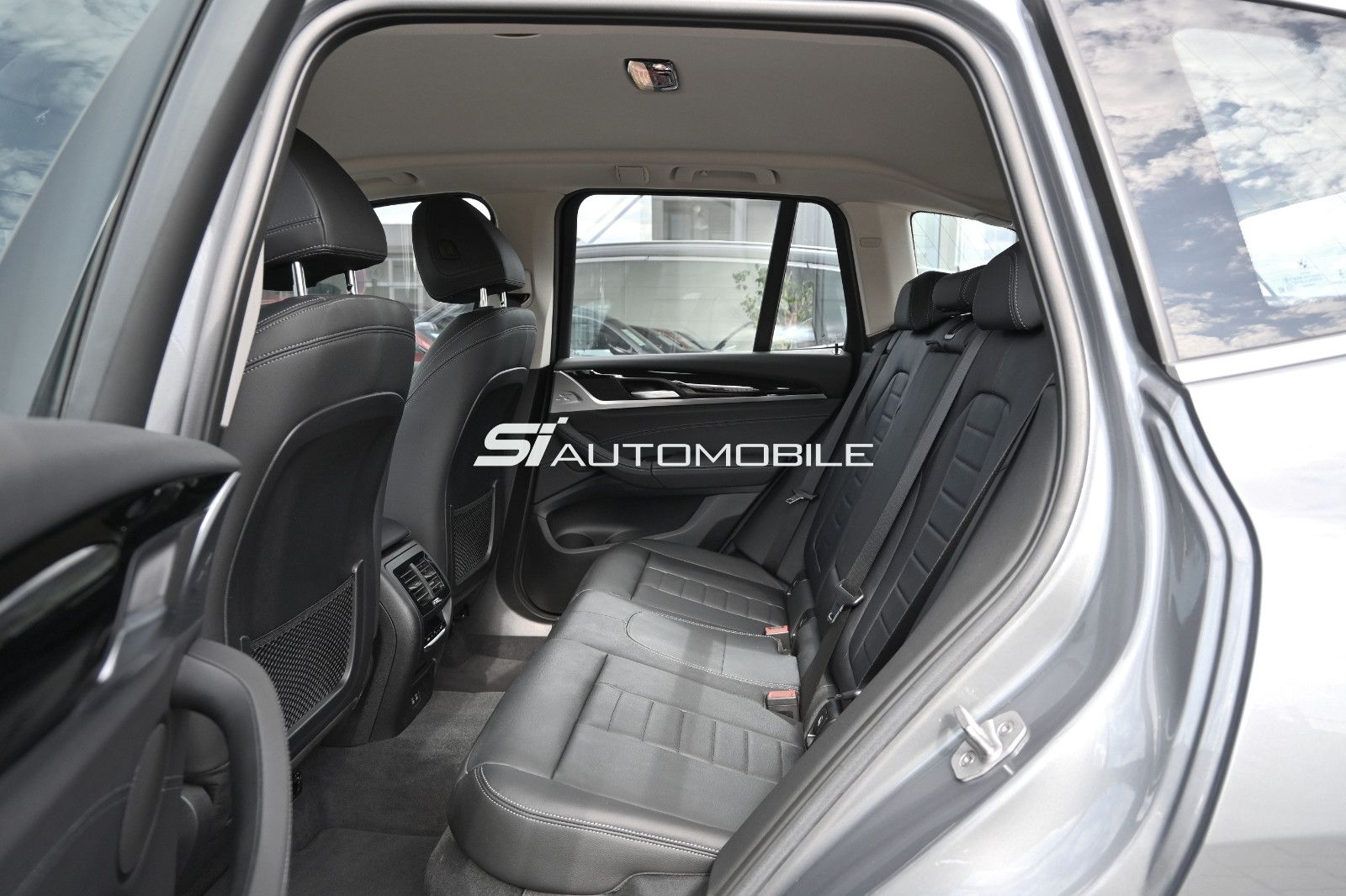 Fahrzeugabbildung BMW X3 xDr20i °AHK°HUD°MEMO°SITZKLIMA°STANDHZG°360°