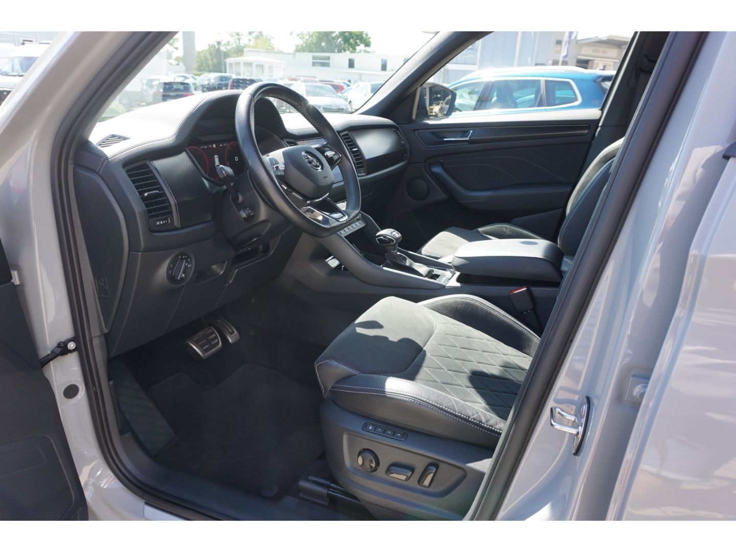 Skoda Kodiaq 2.0 TDI Sportline 4x4 DSG AHK Navi LED AC foto 18