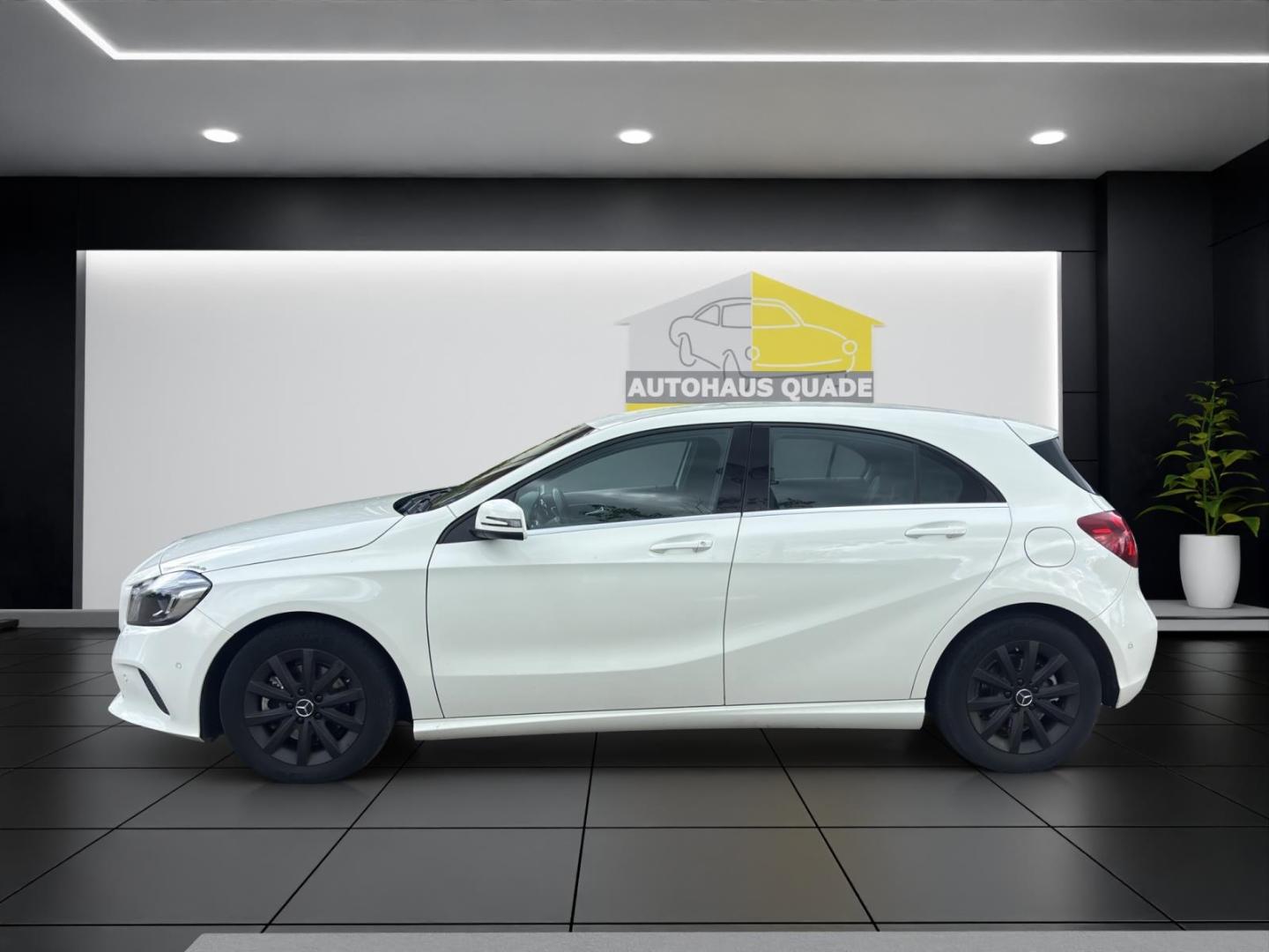 Mercedes-Benz A 180 BlueEfficiency Navi Leder LED SHZ Keyless 