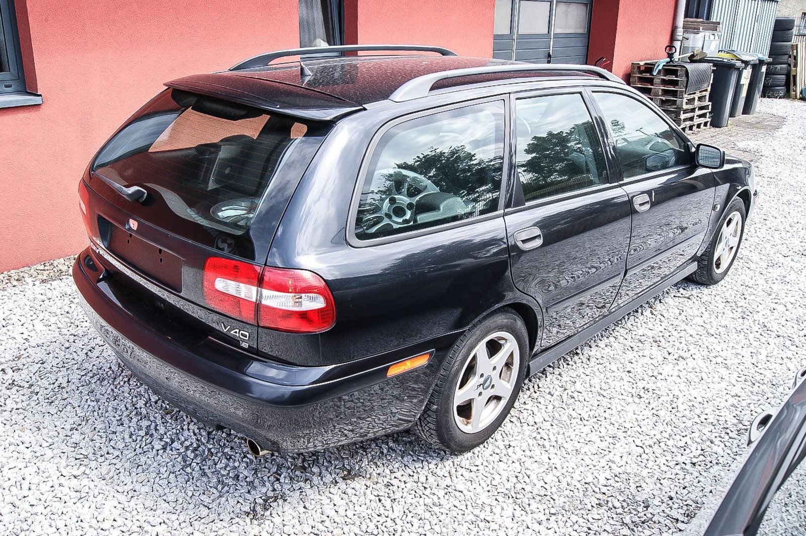 Fahrzeugabbildung Volvo V40 1.8i KLIMA XENONLICHT 2.HAND GEPFLEGT