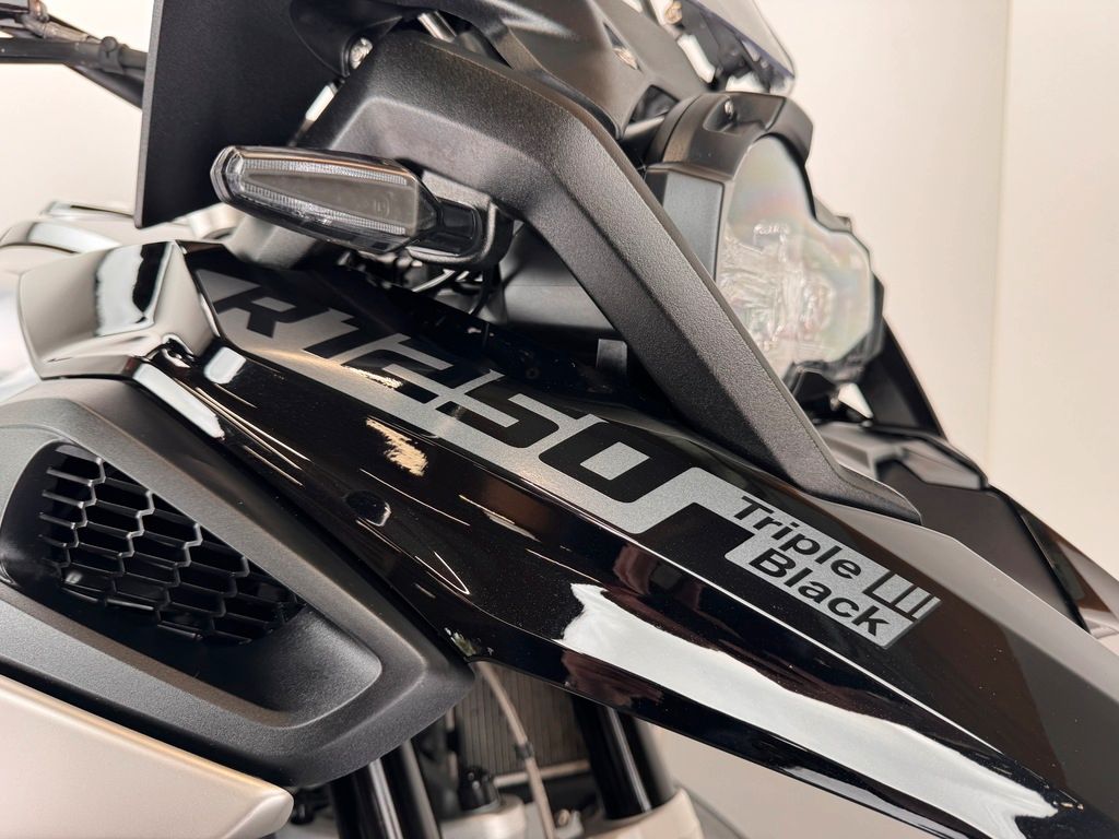 Fahrzeugabbildung BMW R1250 GS TRIPLE BLACK *4 PAKETE *VARIOKOFFER