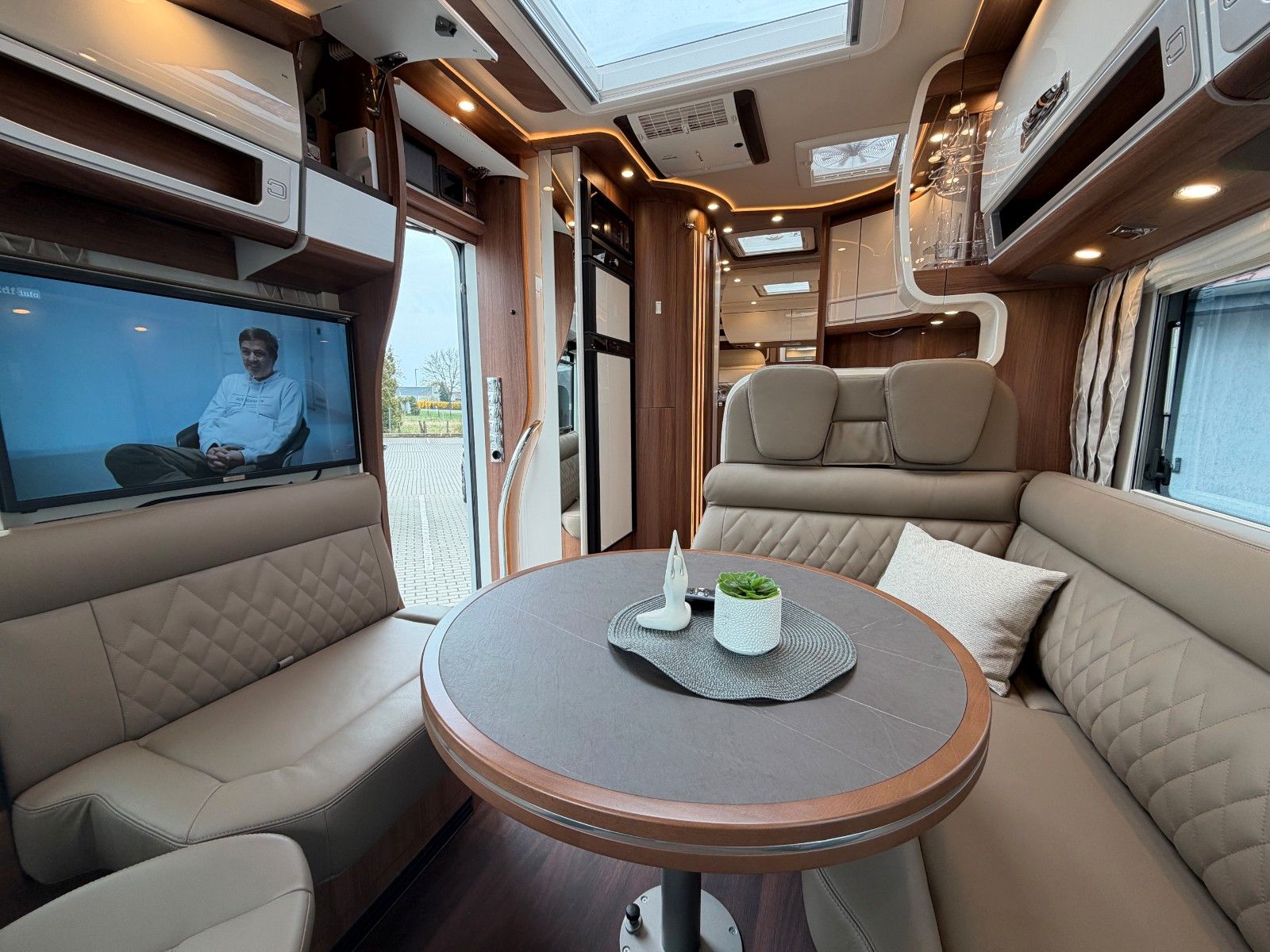 Fahrzeugabbildung Carthago chic e-line 50 LE DA Mastervolt